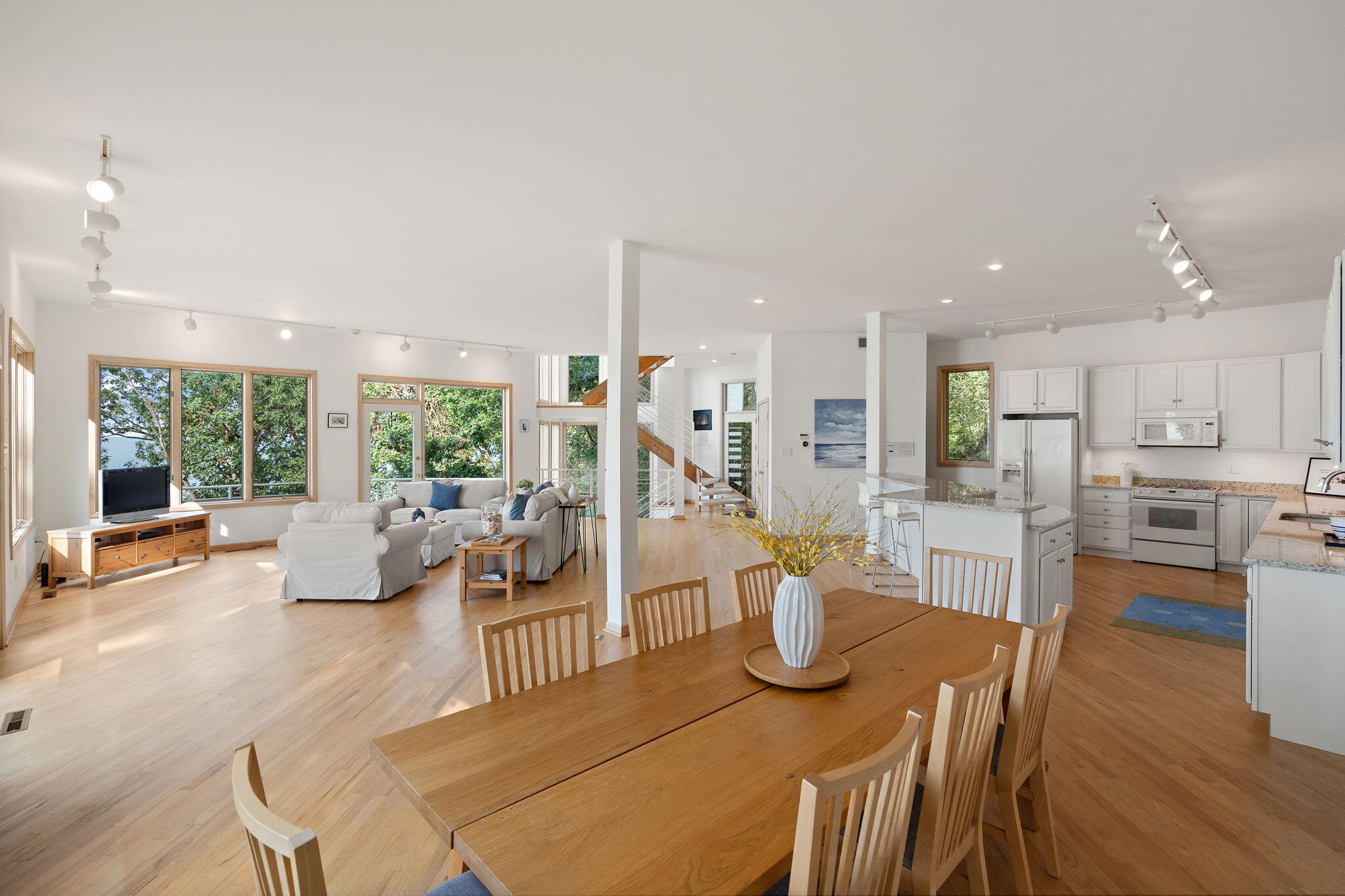 711 E Lake Front Drive