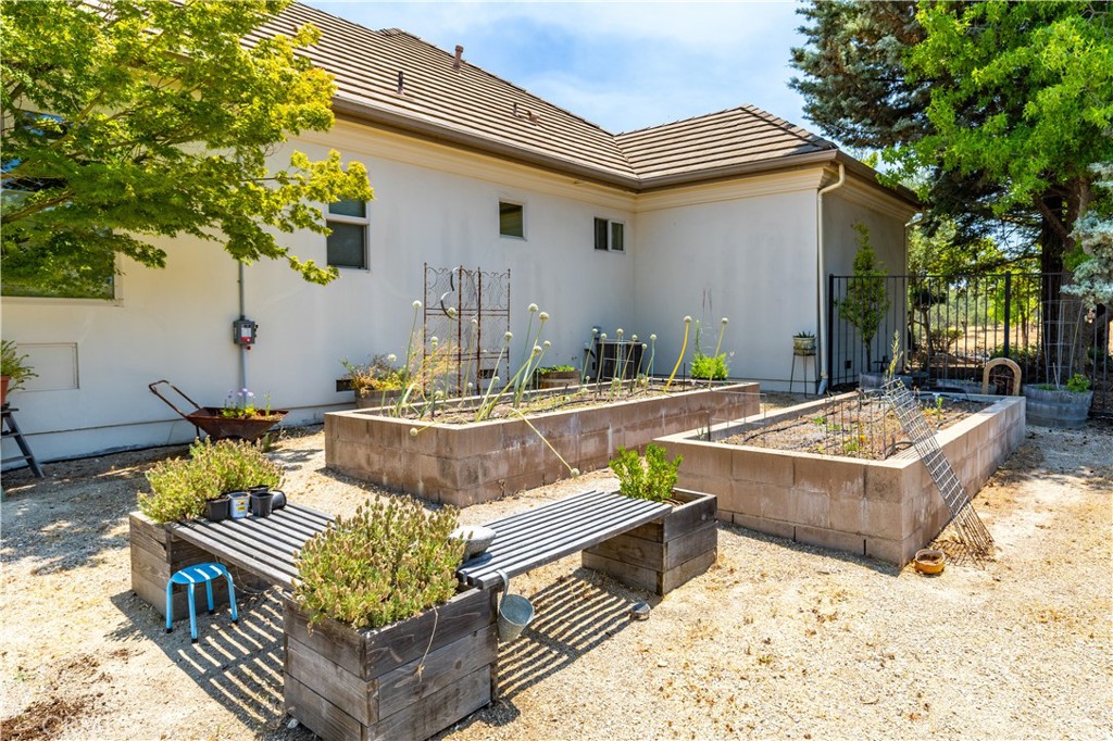 2045 Vista De La Vina
