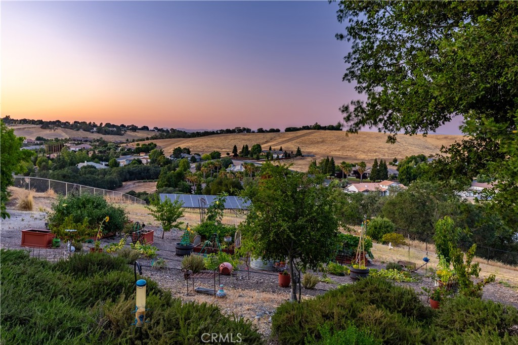 2045 Vista De La Vina