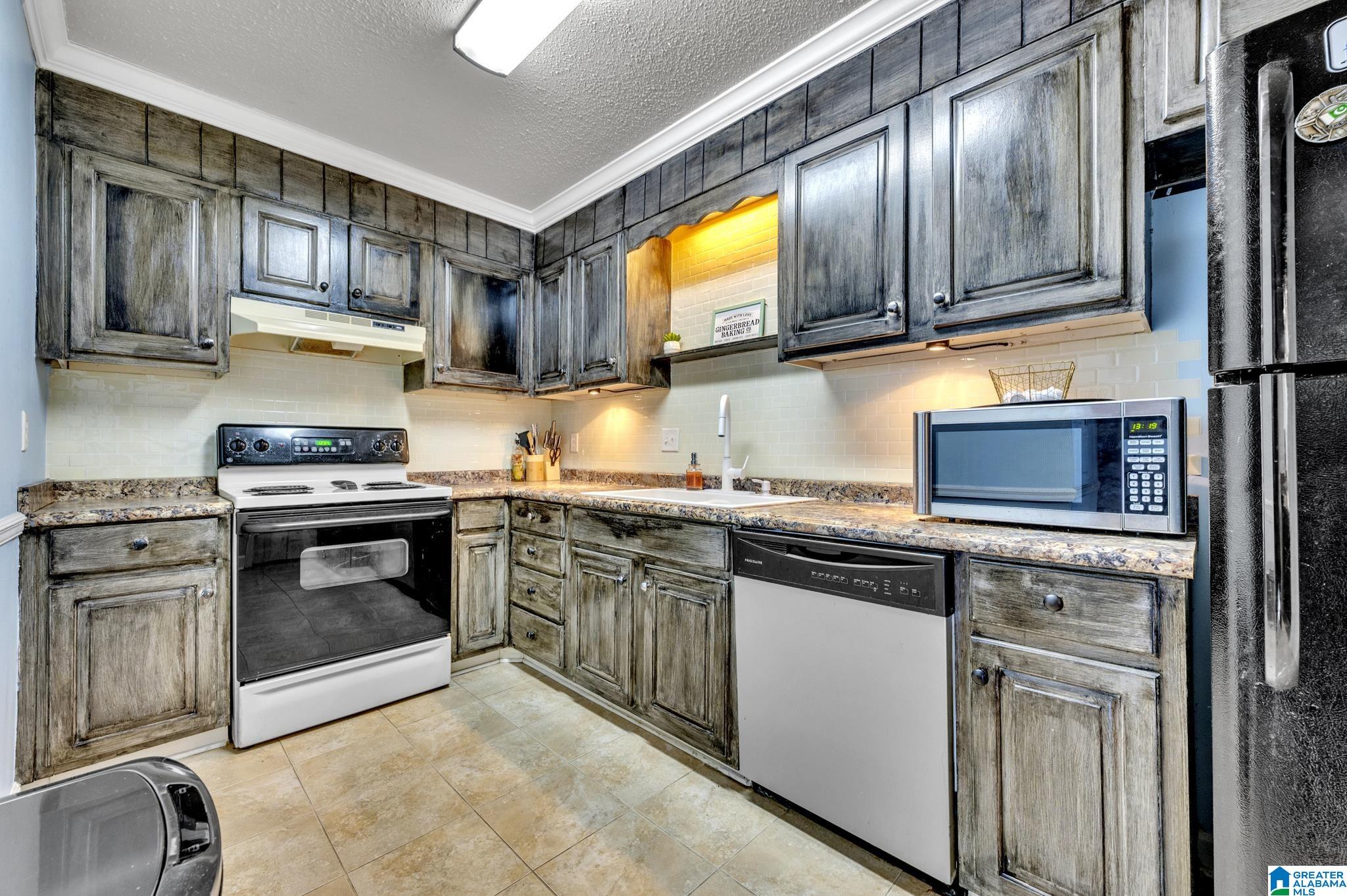 402 WOODLAND VILLAGE 402