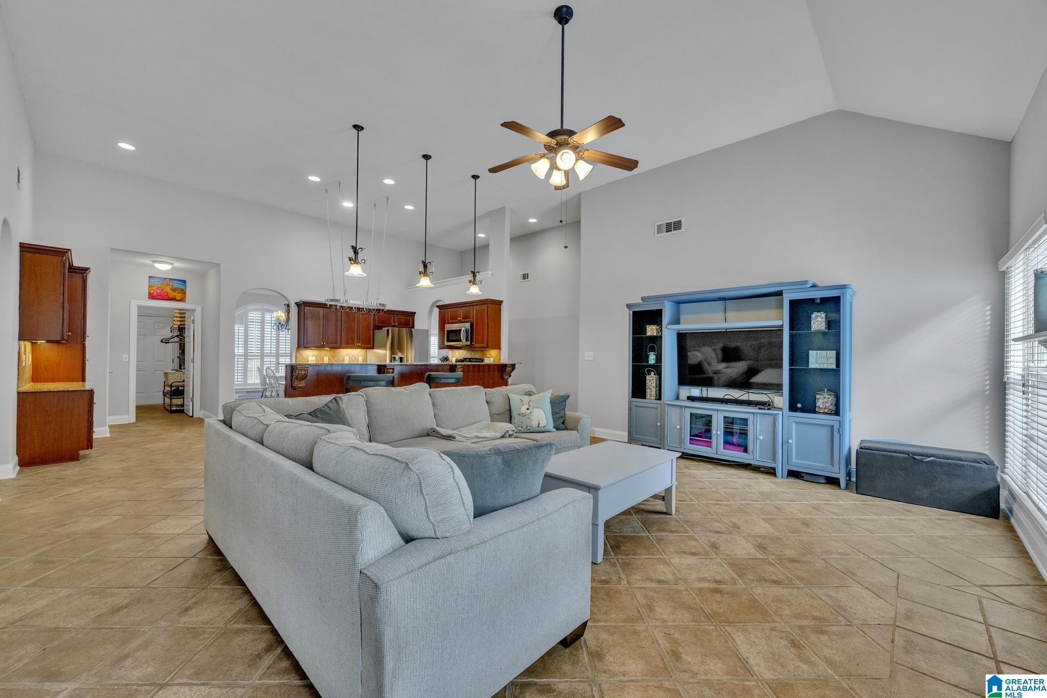 306 CHATEAU WAY