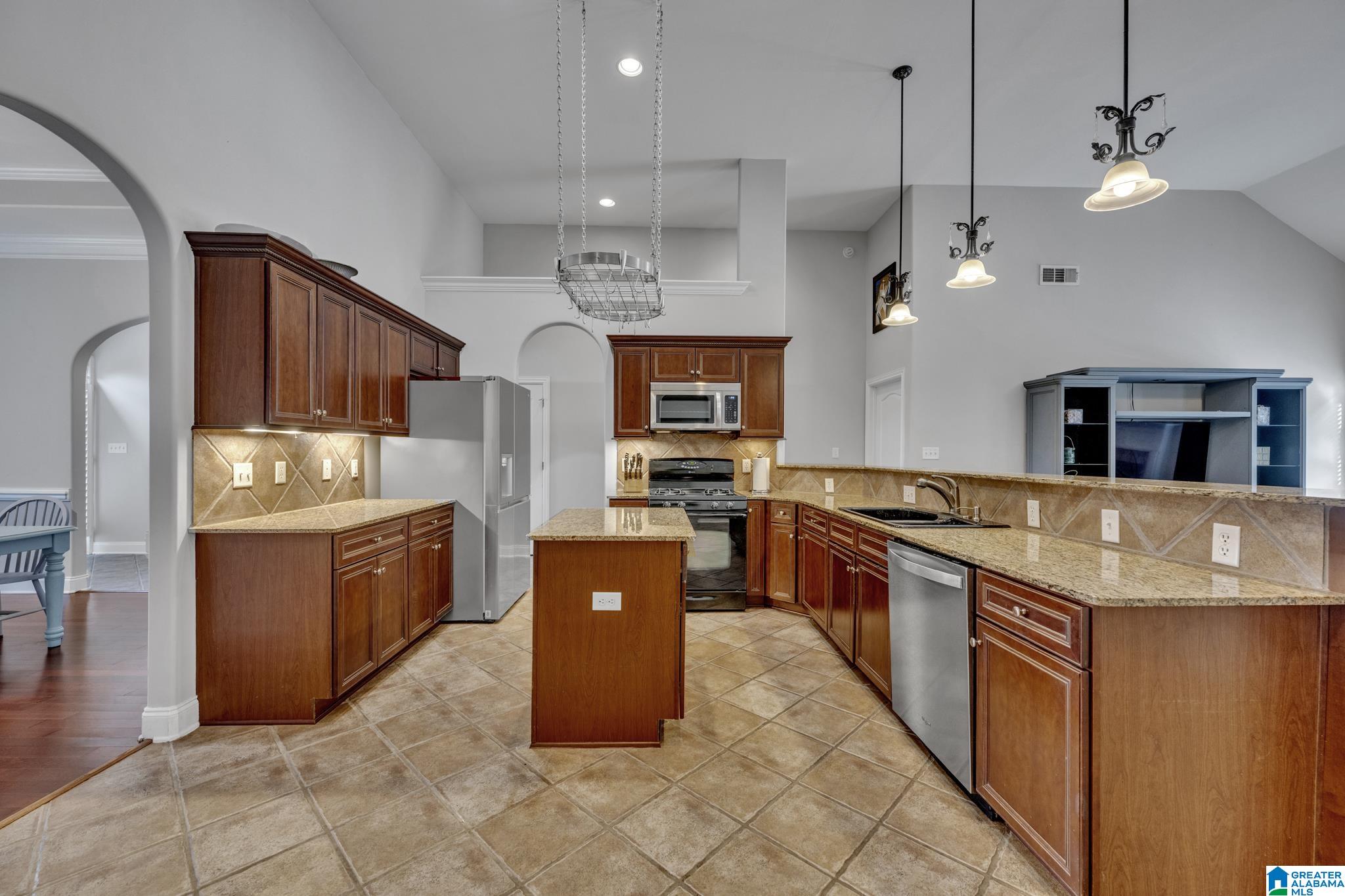 306 CHATEAU WAY