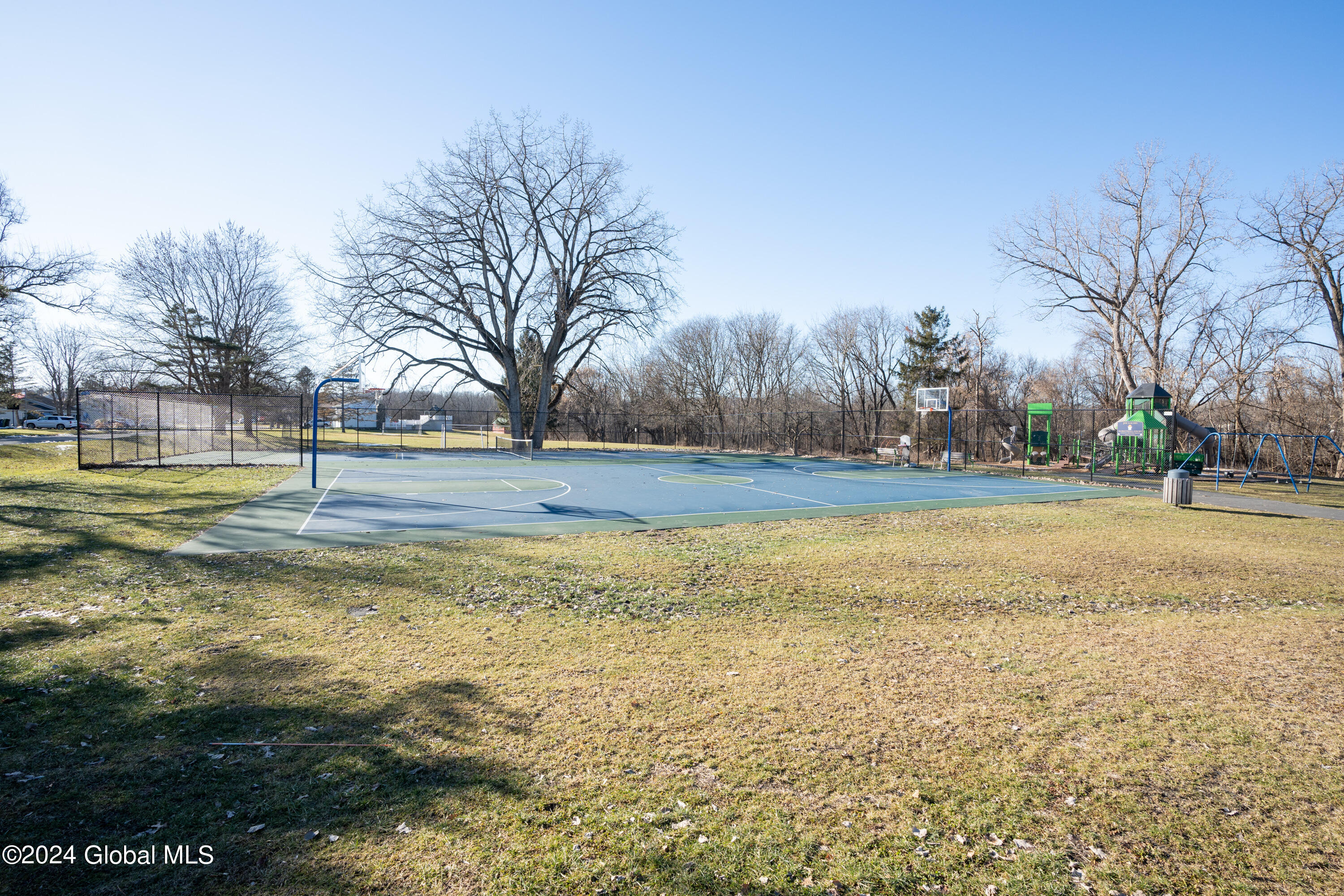 86 Springhollow Drive