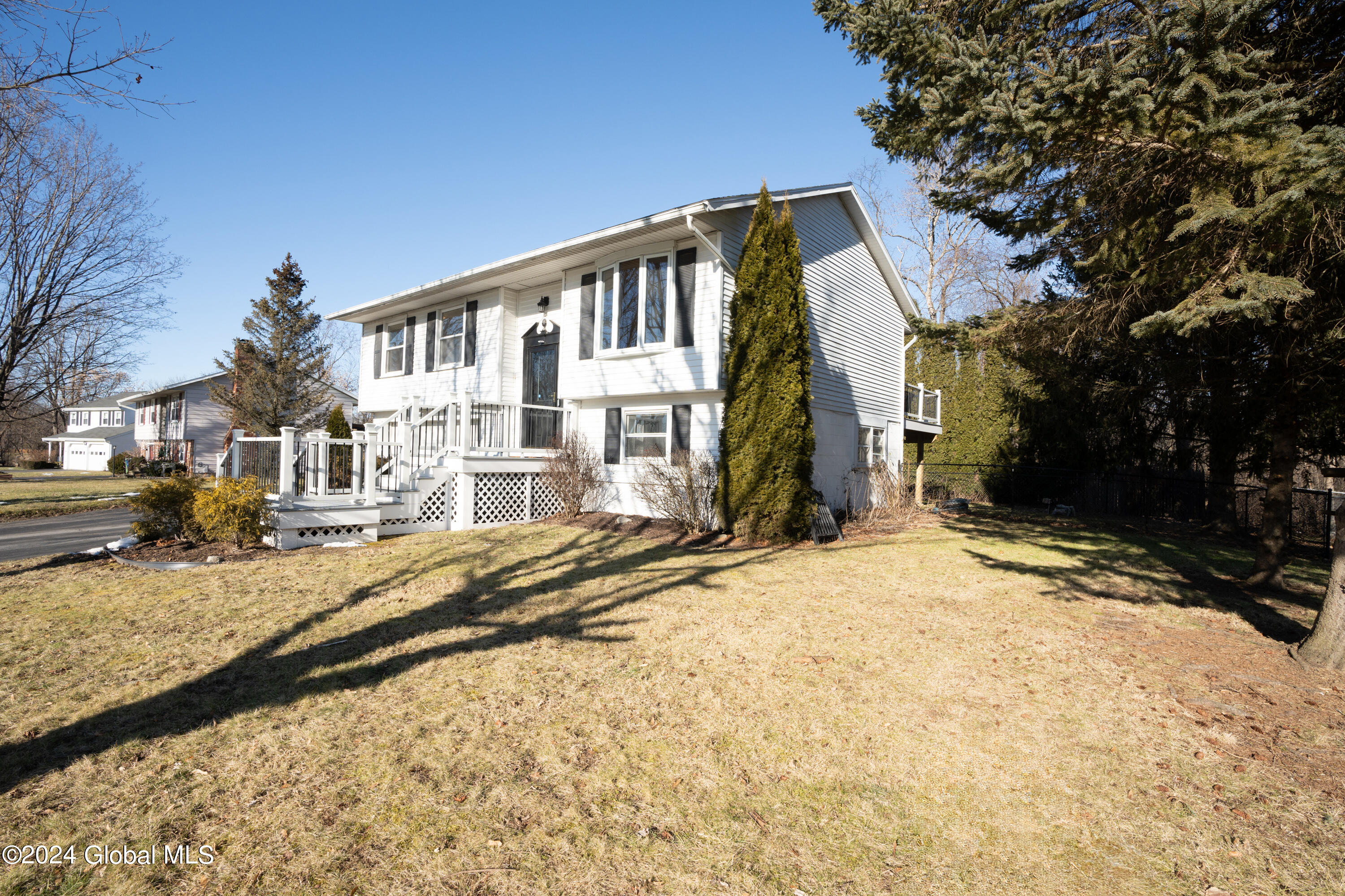 86 Springhollow Drive