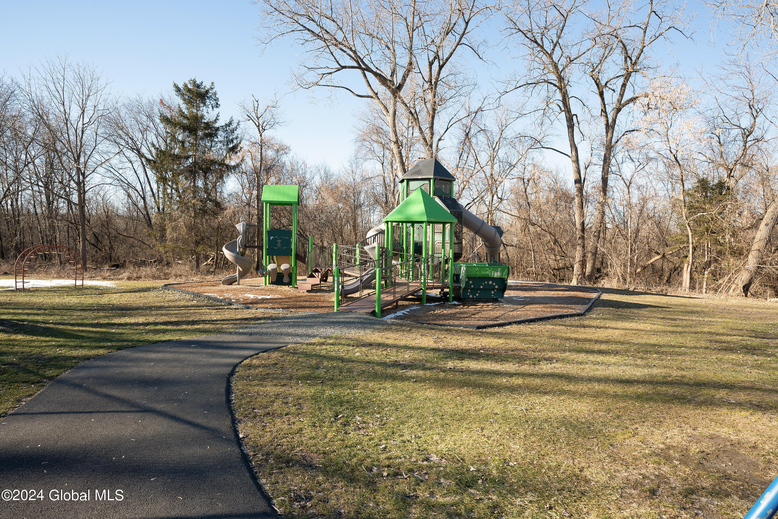 86 Springhollow Drive