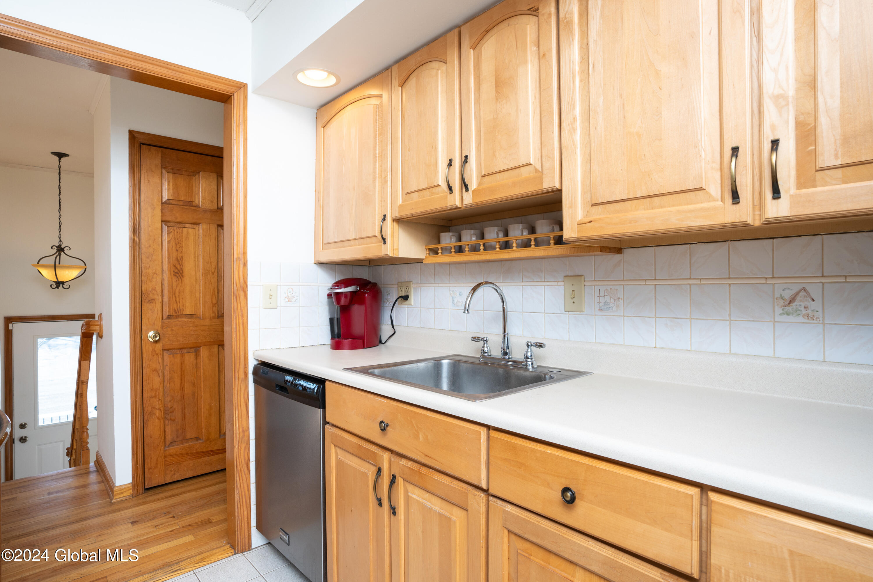 86 Springhollow Drive