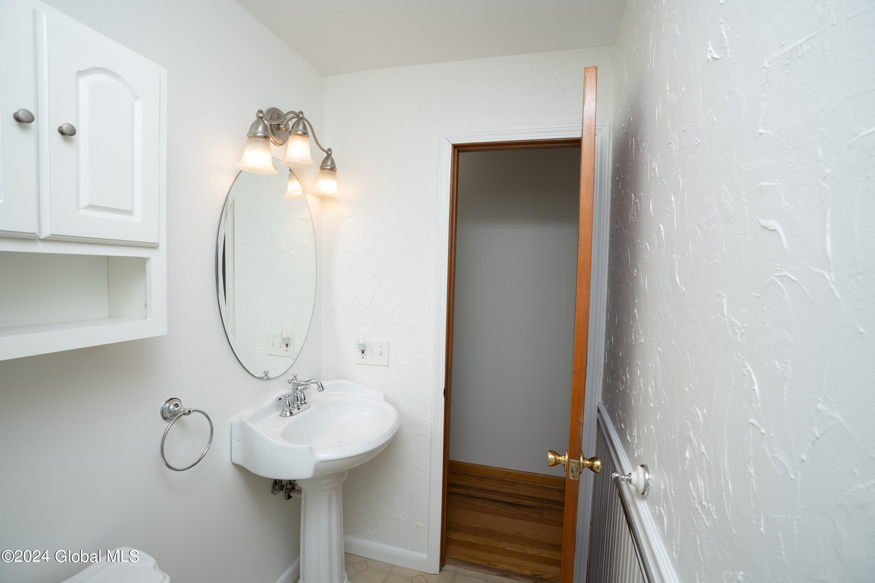 86 Springhollow Drive