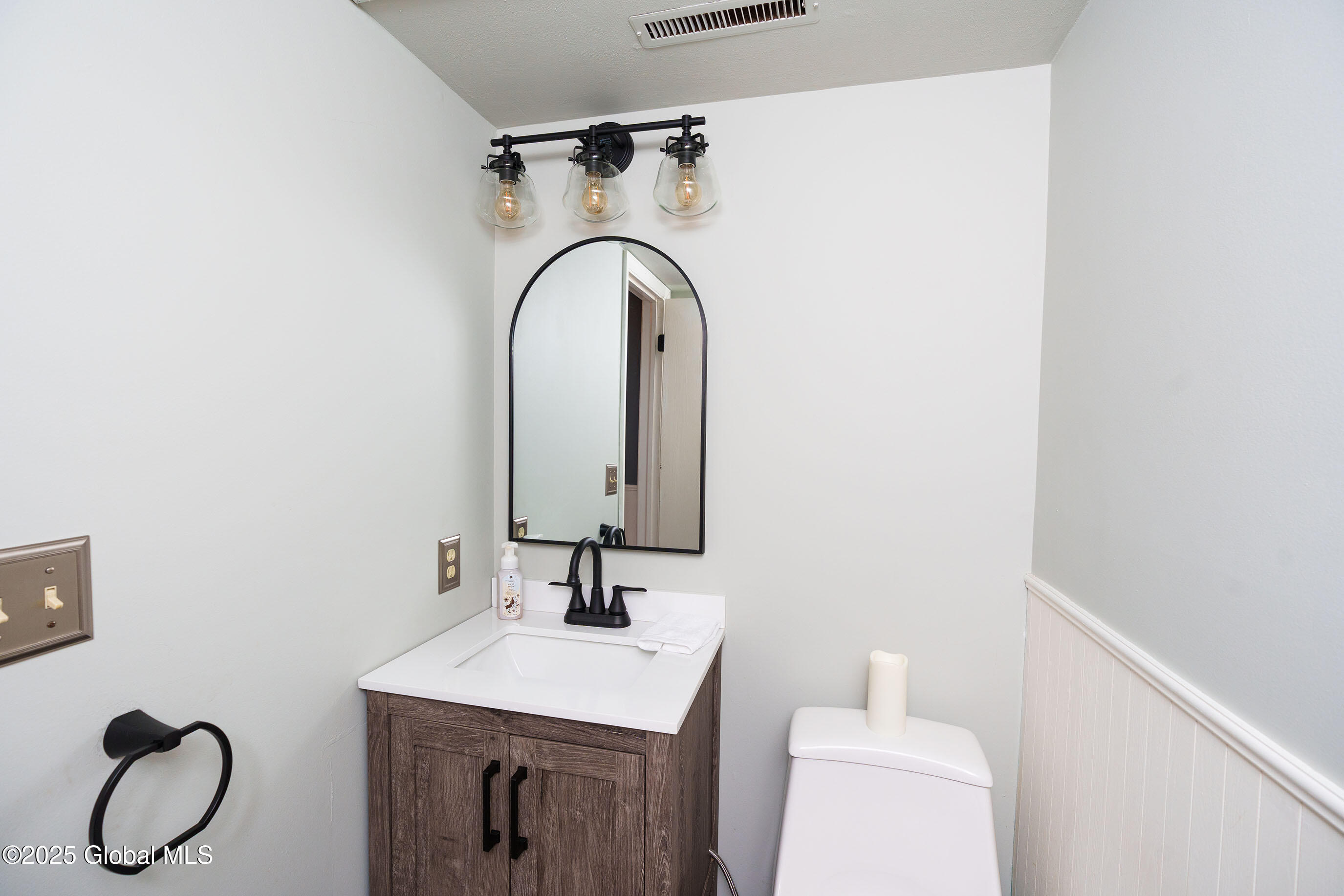 24 Commonwealth Drive