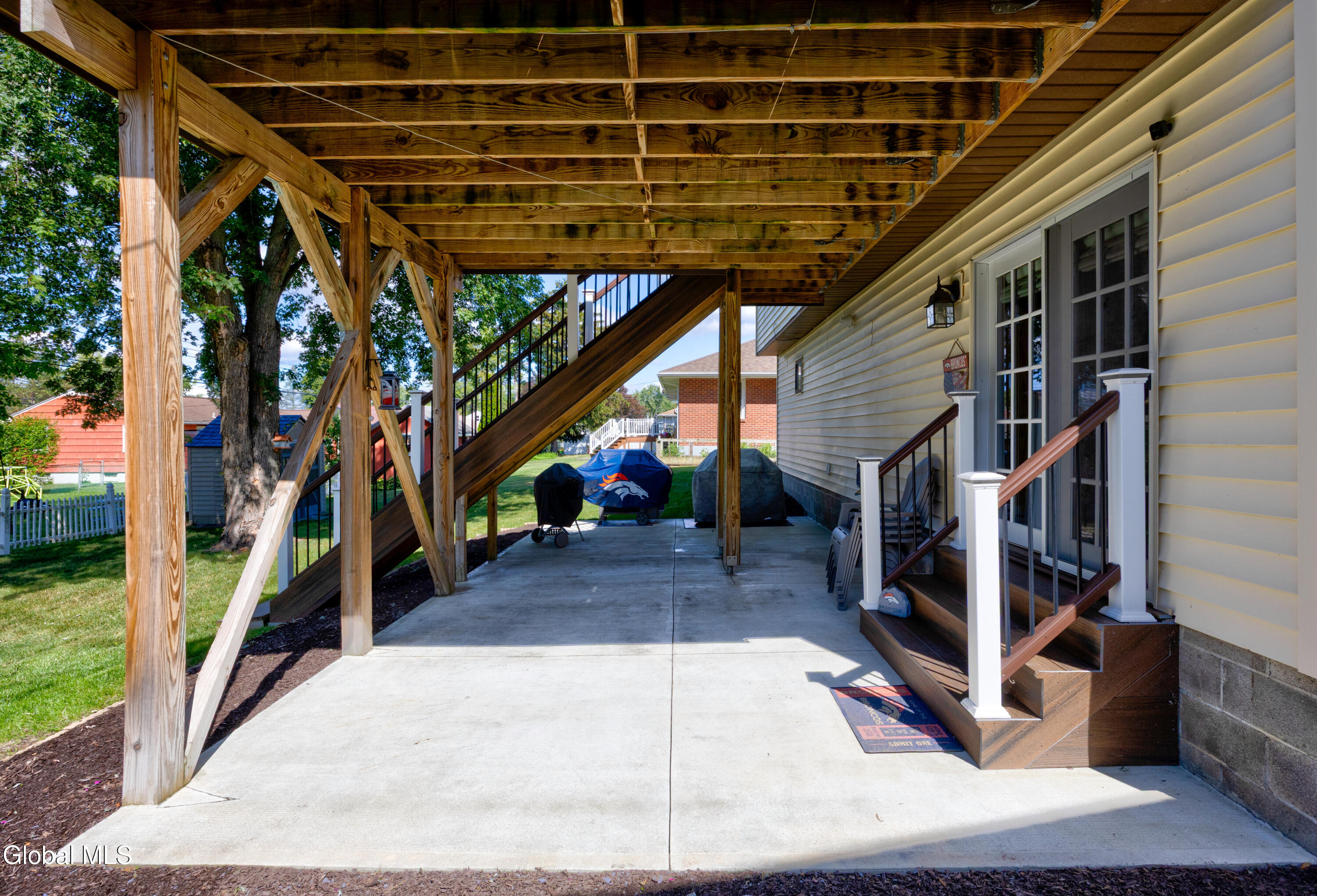 89 Mountain View Avenue