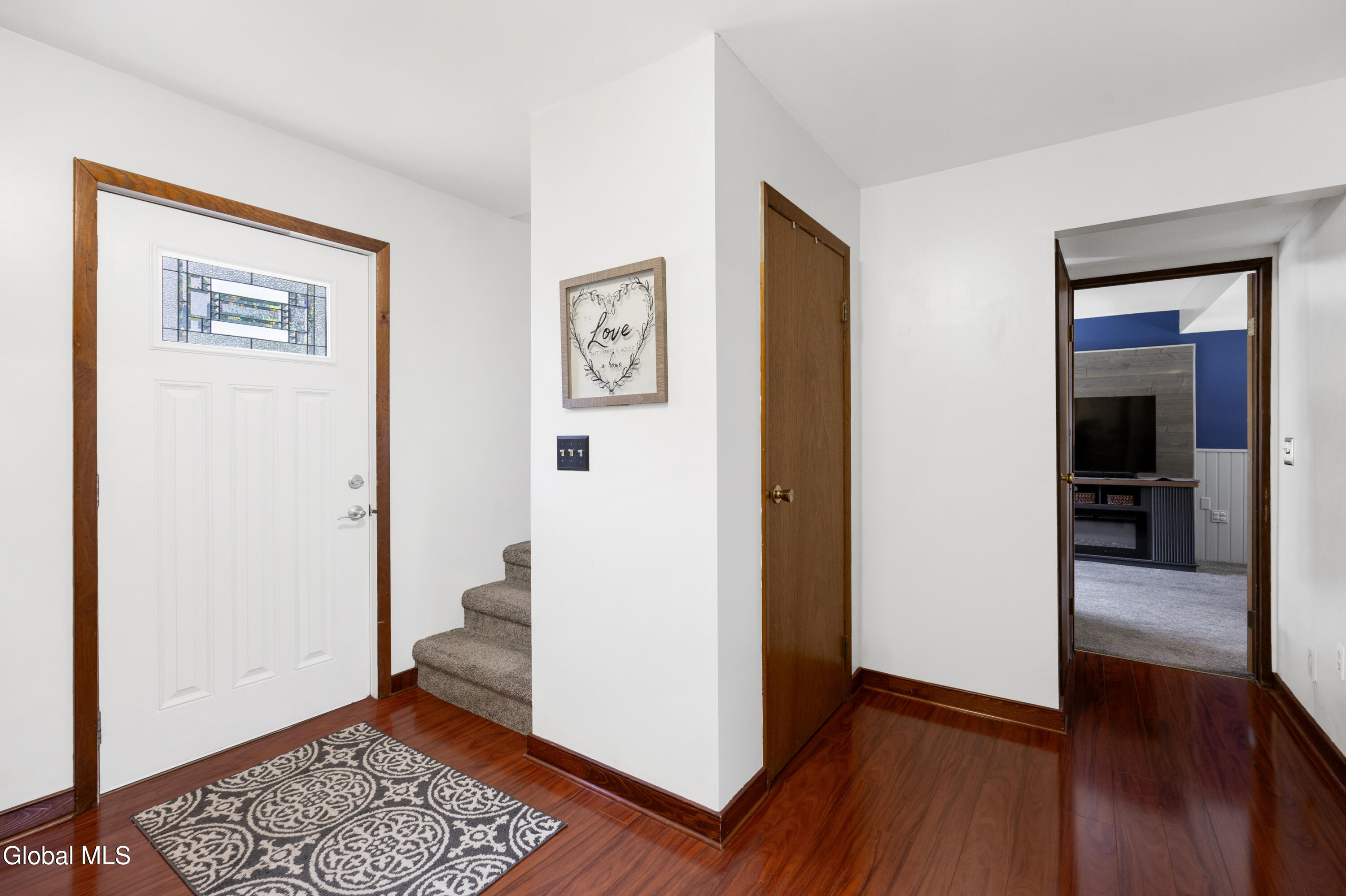 89 Mountain View Avenue