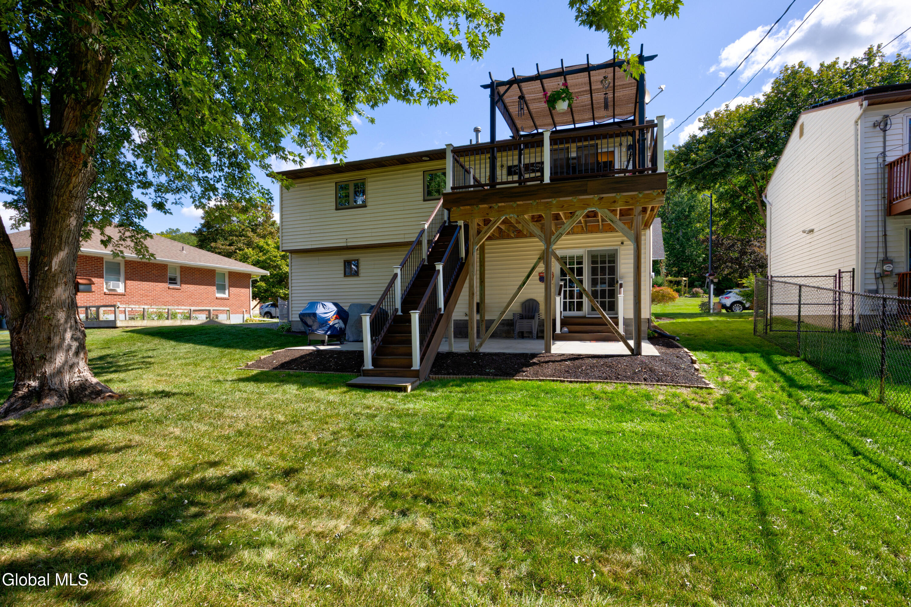 89 Mountain View Avenue