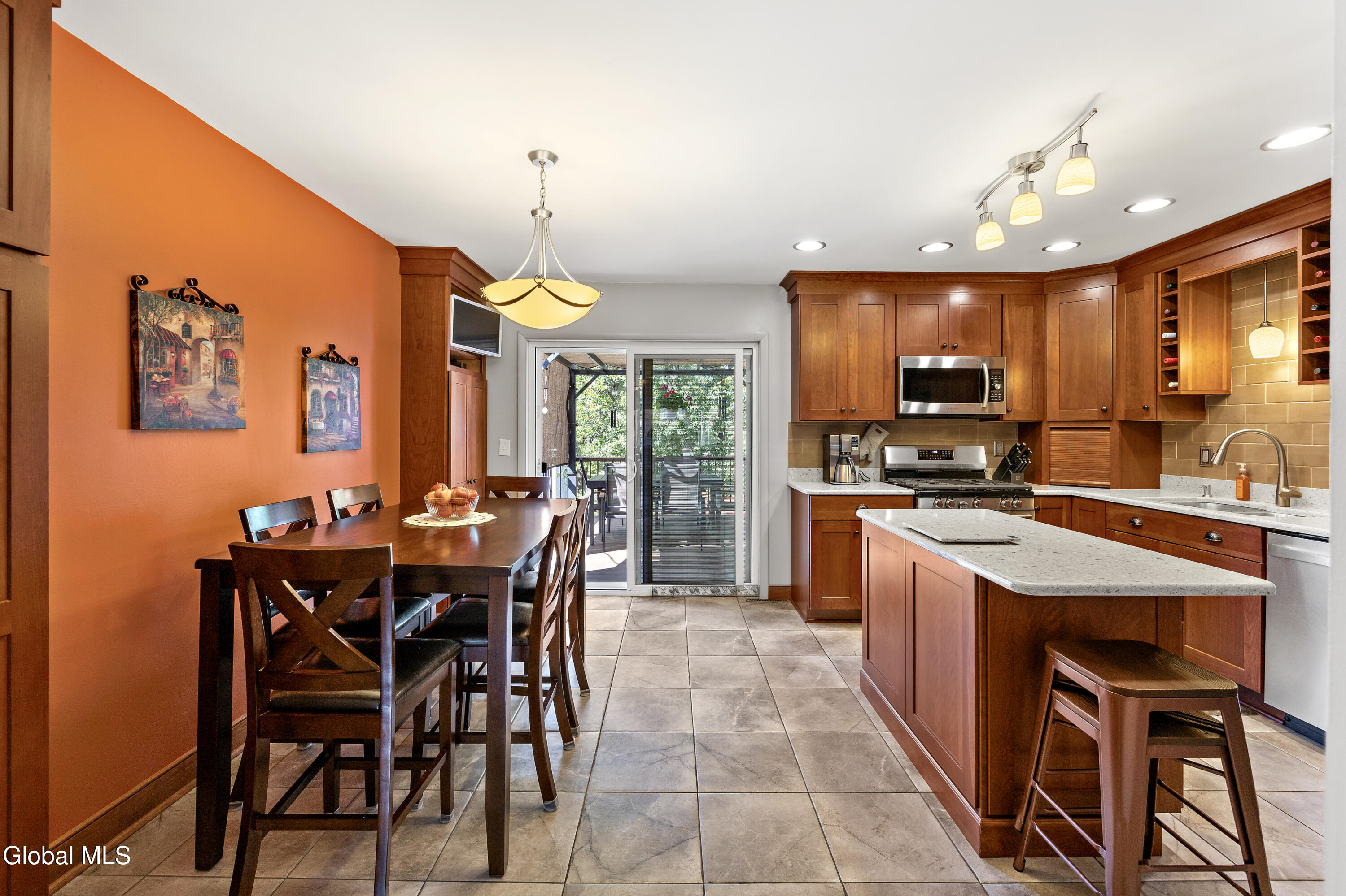 89 Mountain View Avenue