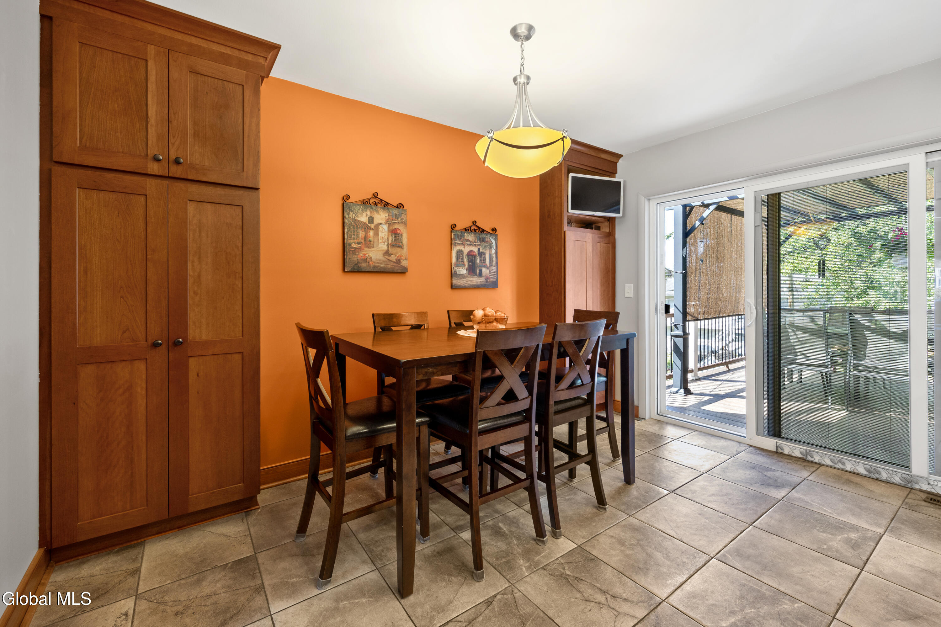 89 Mountain View Avenue