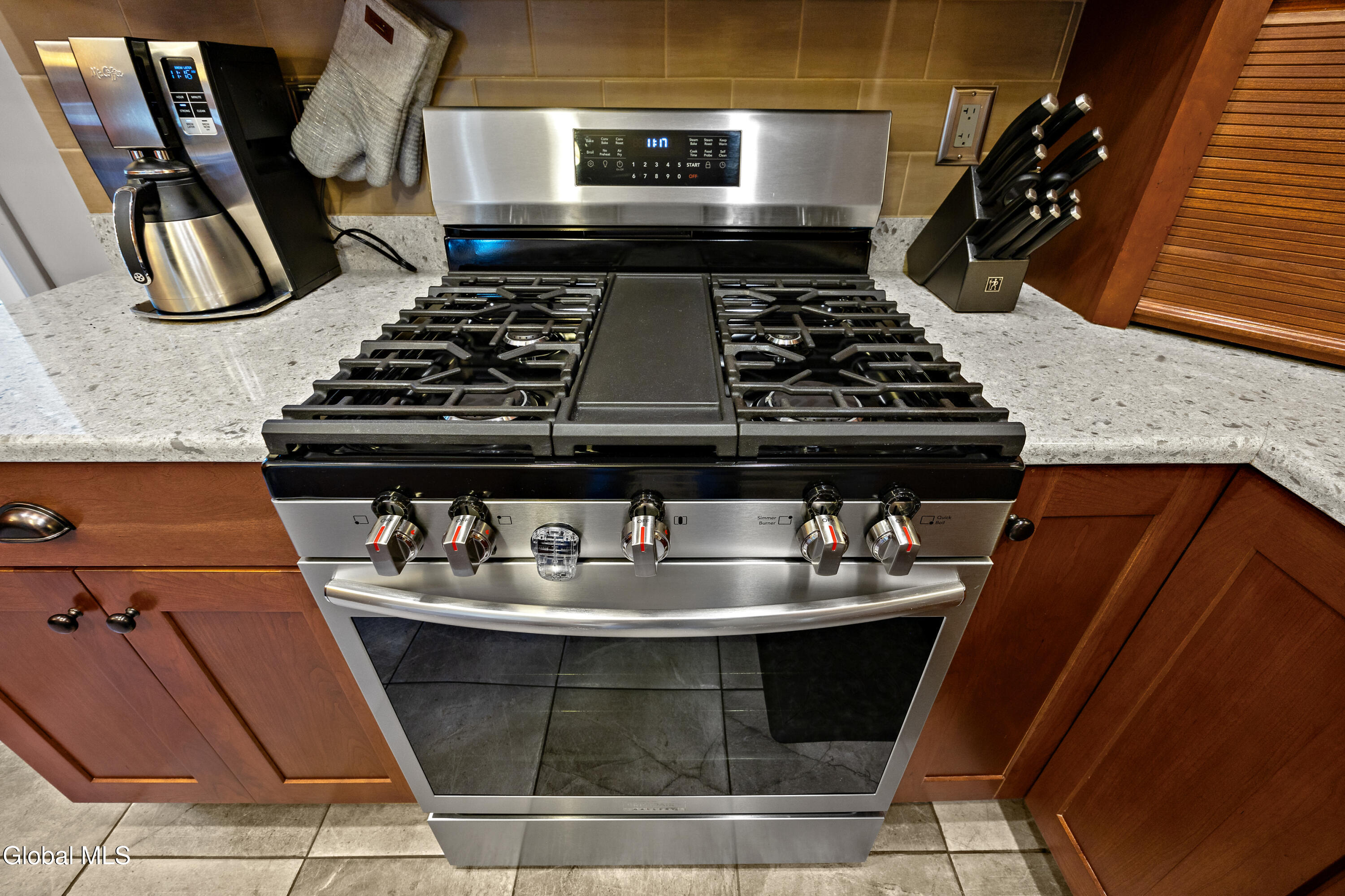 89 Mountain View Avenue