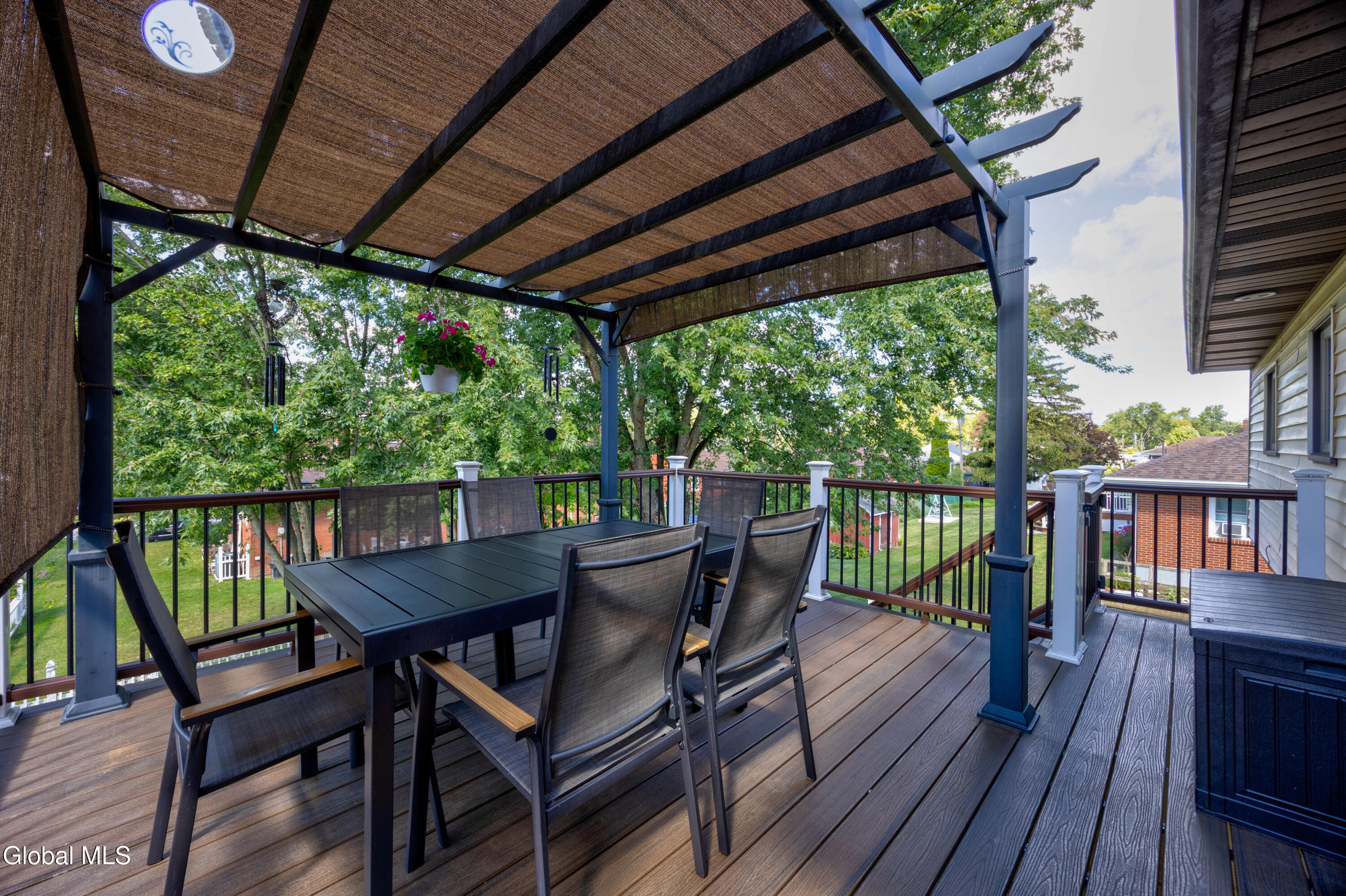 89 Mountain View Avenue