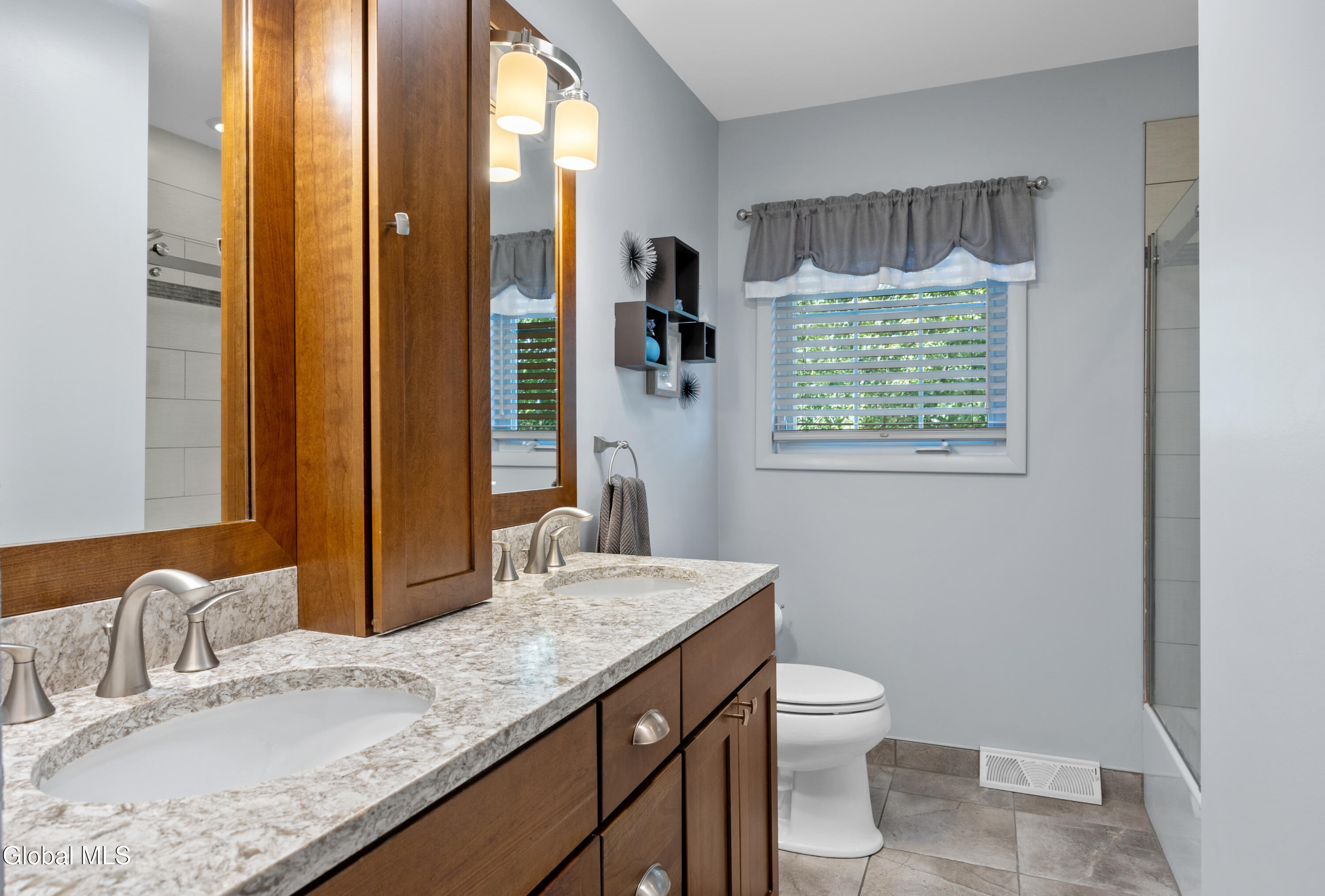 89 Mountain View Avenue