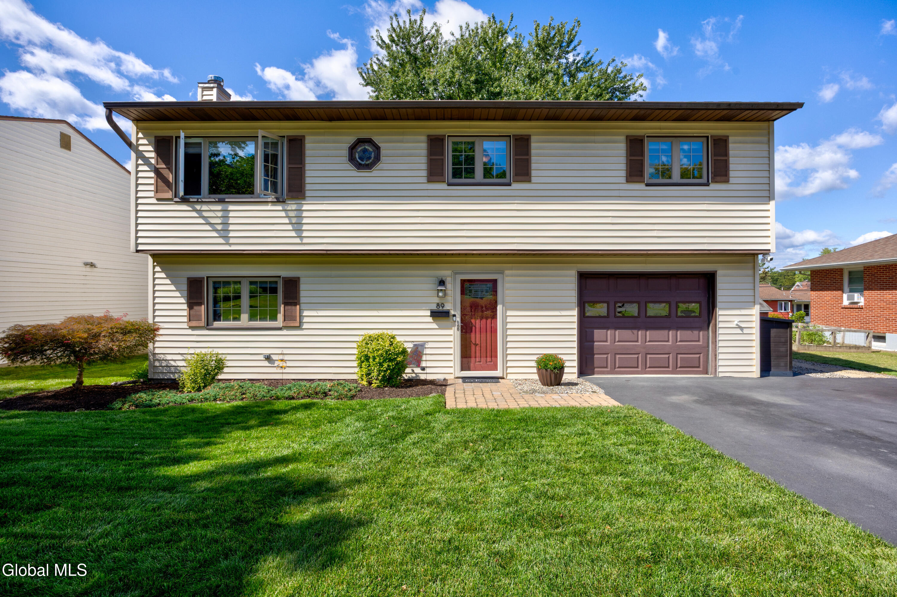 89 Mountain View Avenue