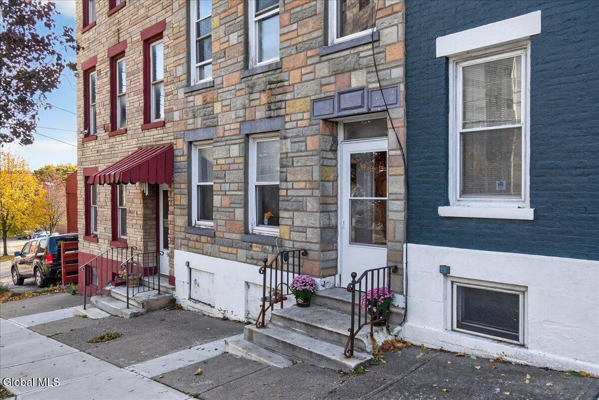 98 Livingston Avenue