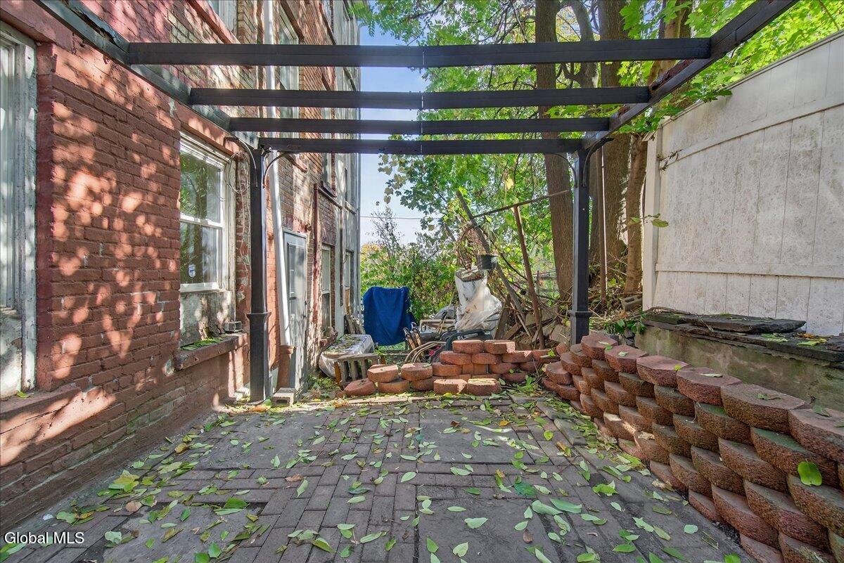 98 Livingston Avenue