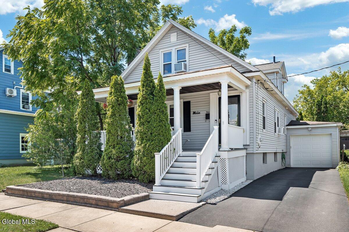 942 Myrtle Avenue