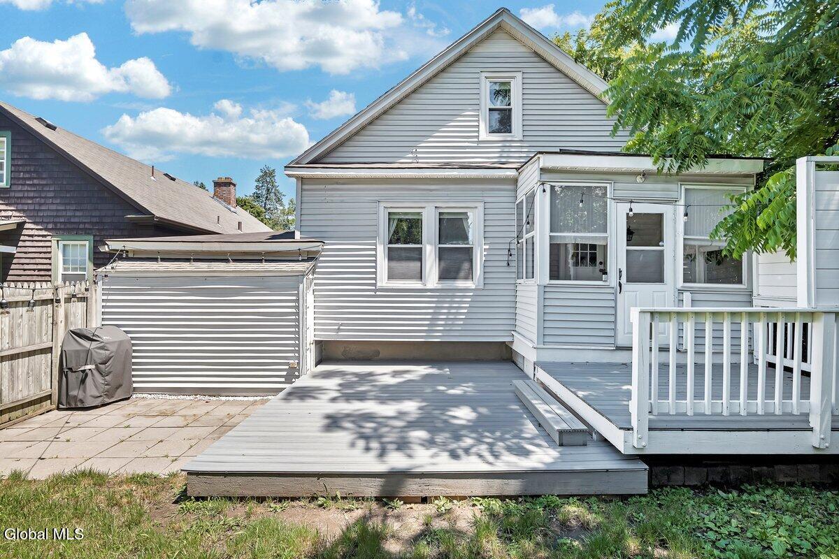 942 Myrtle Avenue