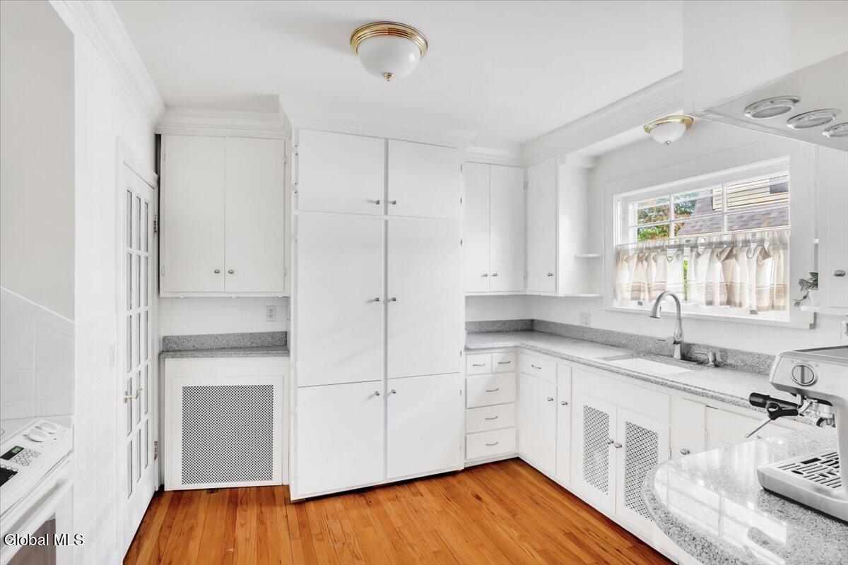 27 Herrick Avenue