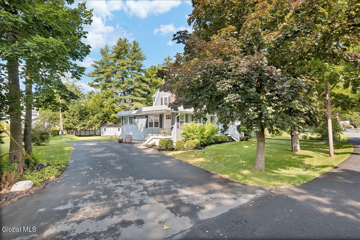 27 Herrick Avenue