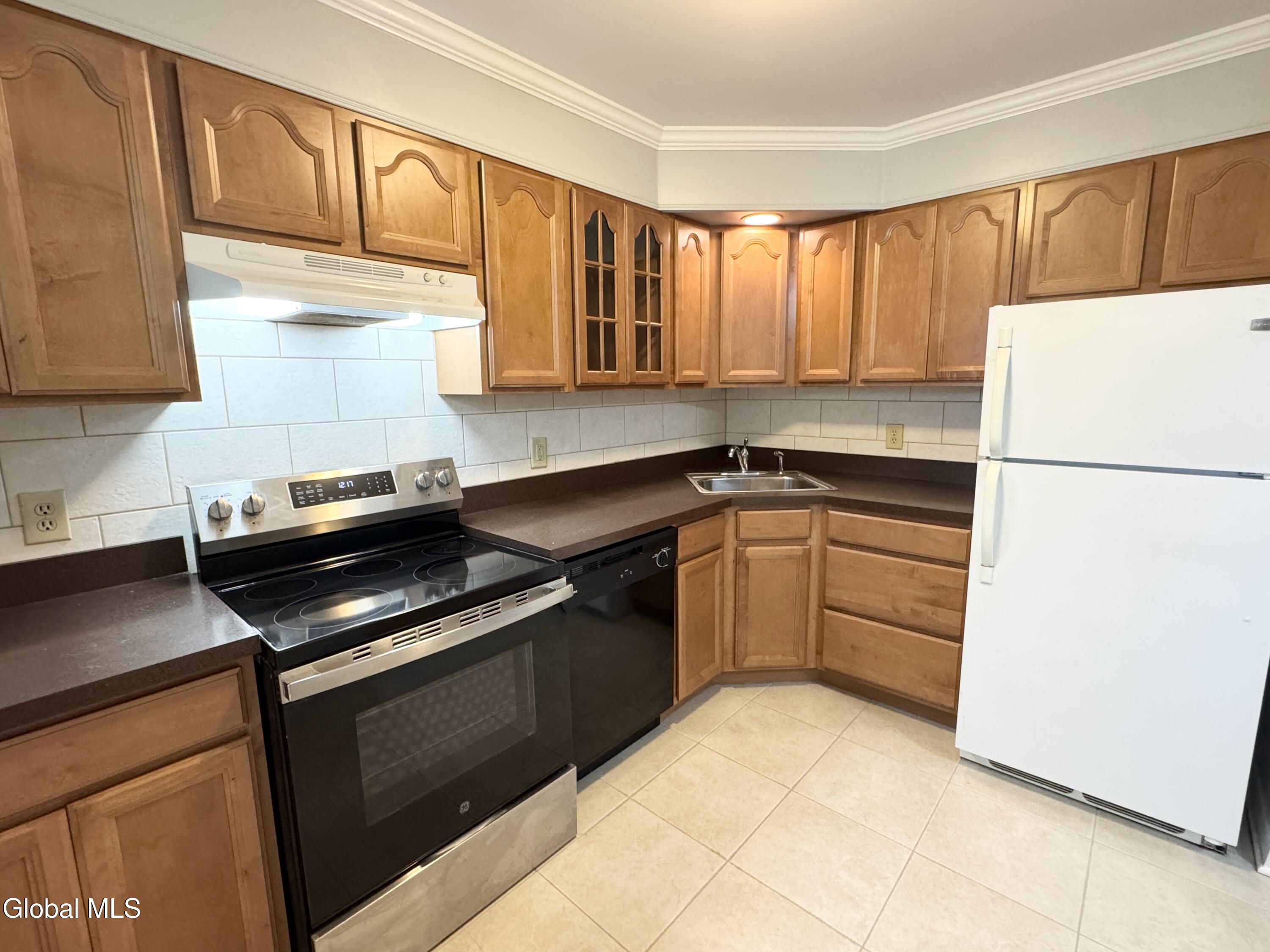 7 Regina Court, APT 4