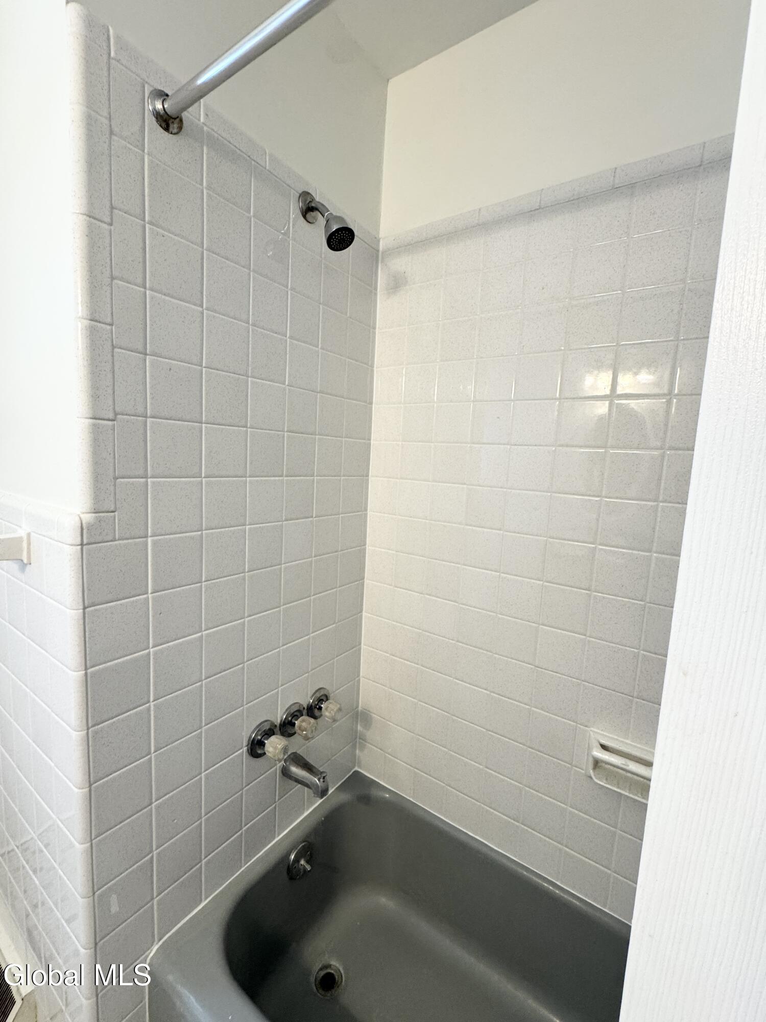 7 Regina Court, APT 4
