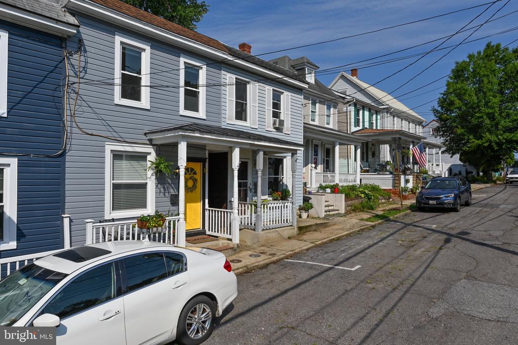 15 JEFFERSON PLACE