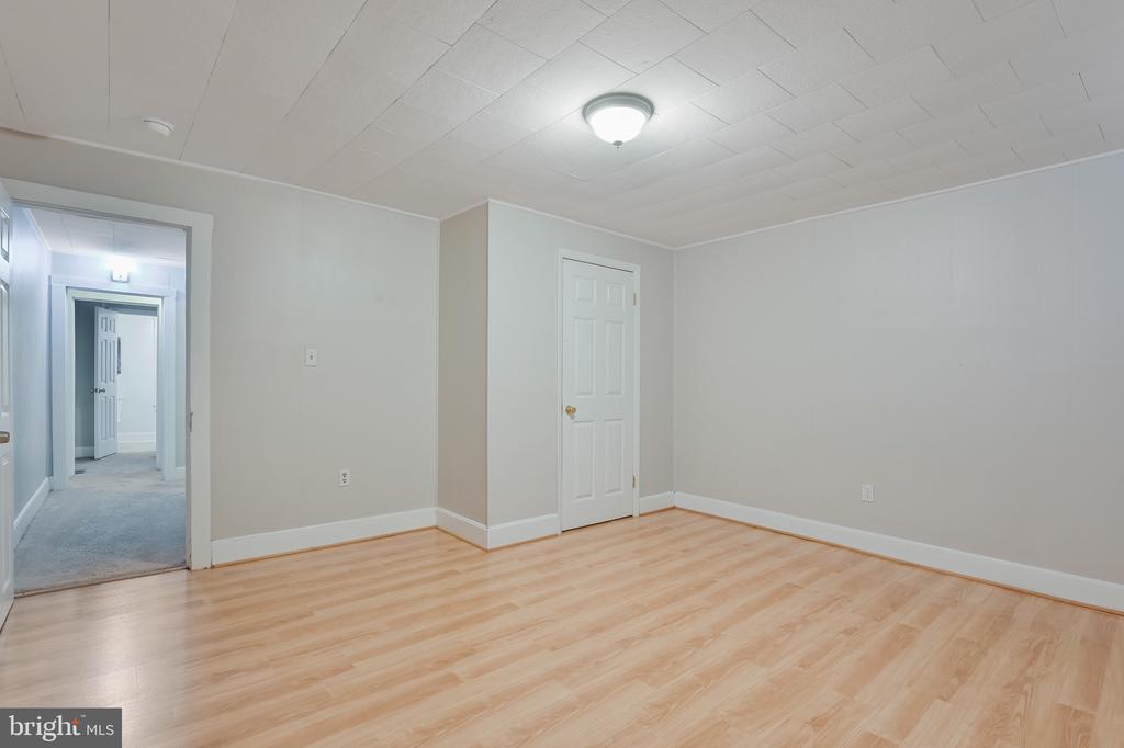 15 JEFFERSON PLACE