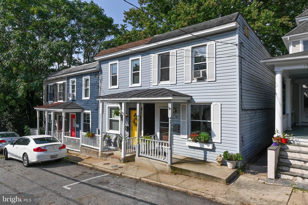 15 JEFFERSON PLACE