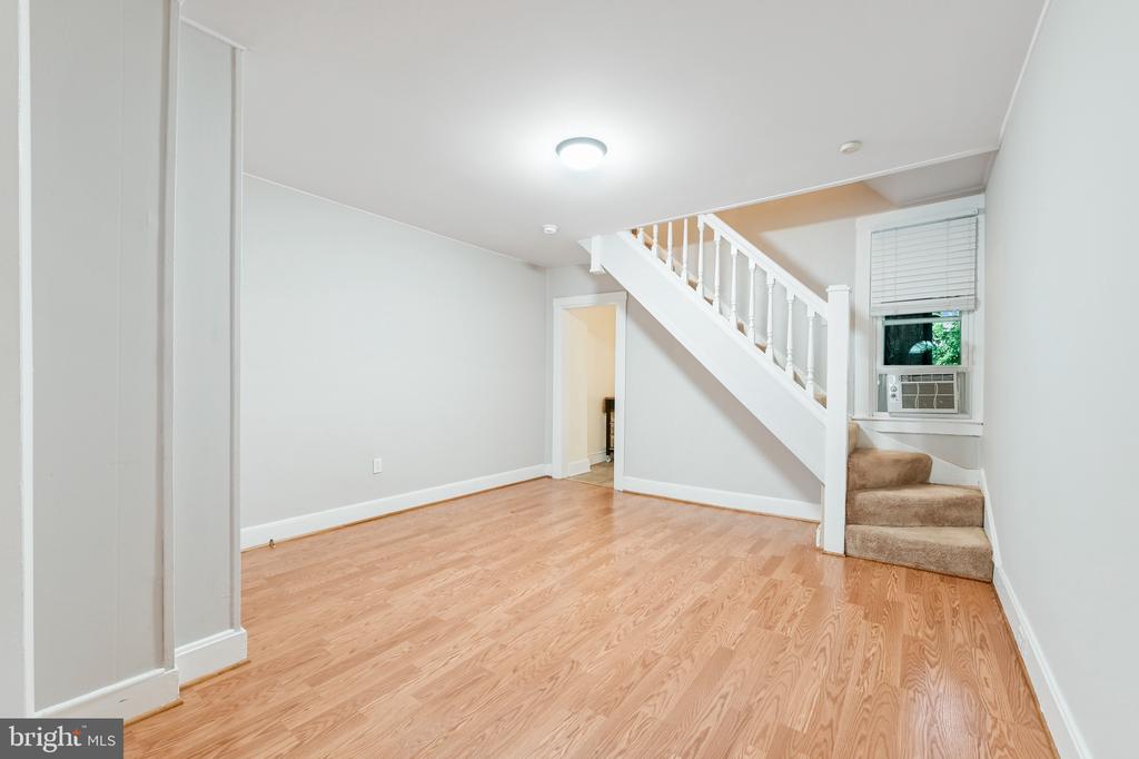 15 JEFFERSON PLACE