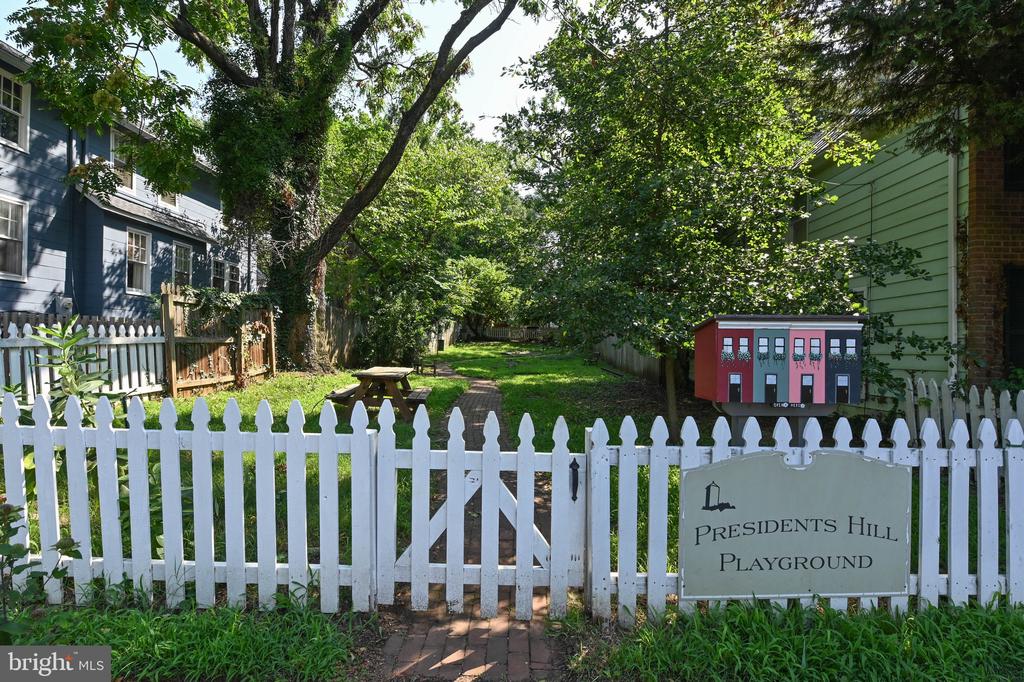 15 JEFFERSON PLACE