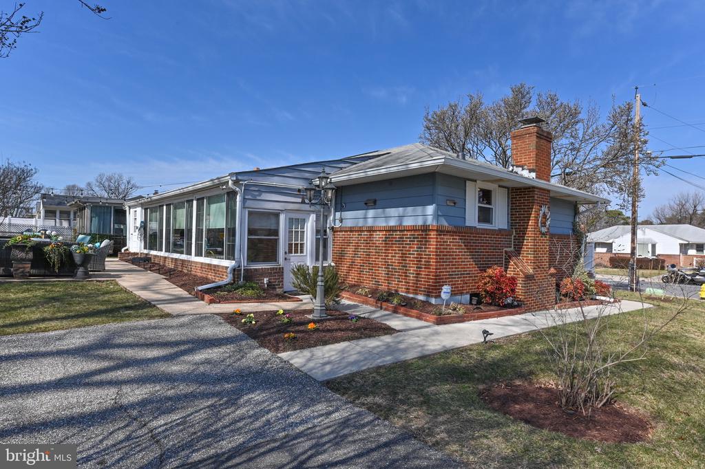 13 MAGNOLIA AVENUE