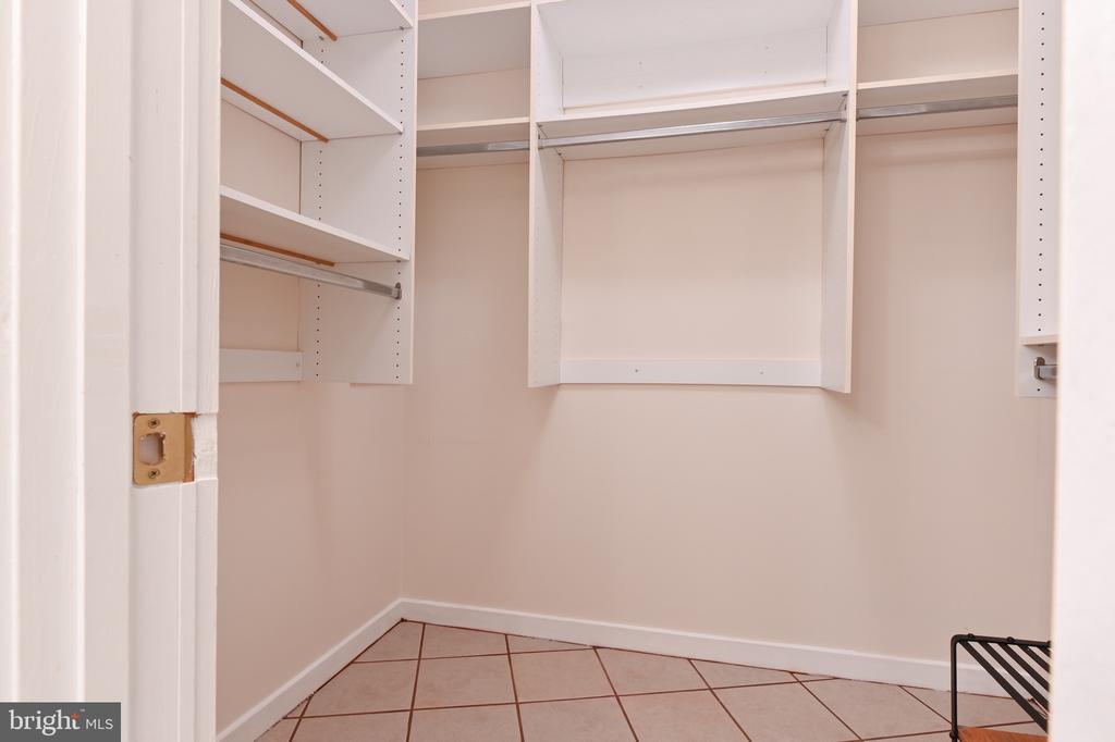 2012 QUAY VILLAGE COURT Unit: 202