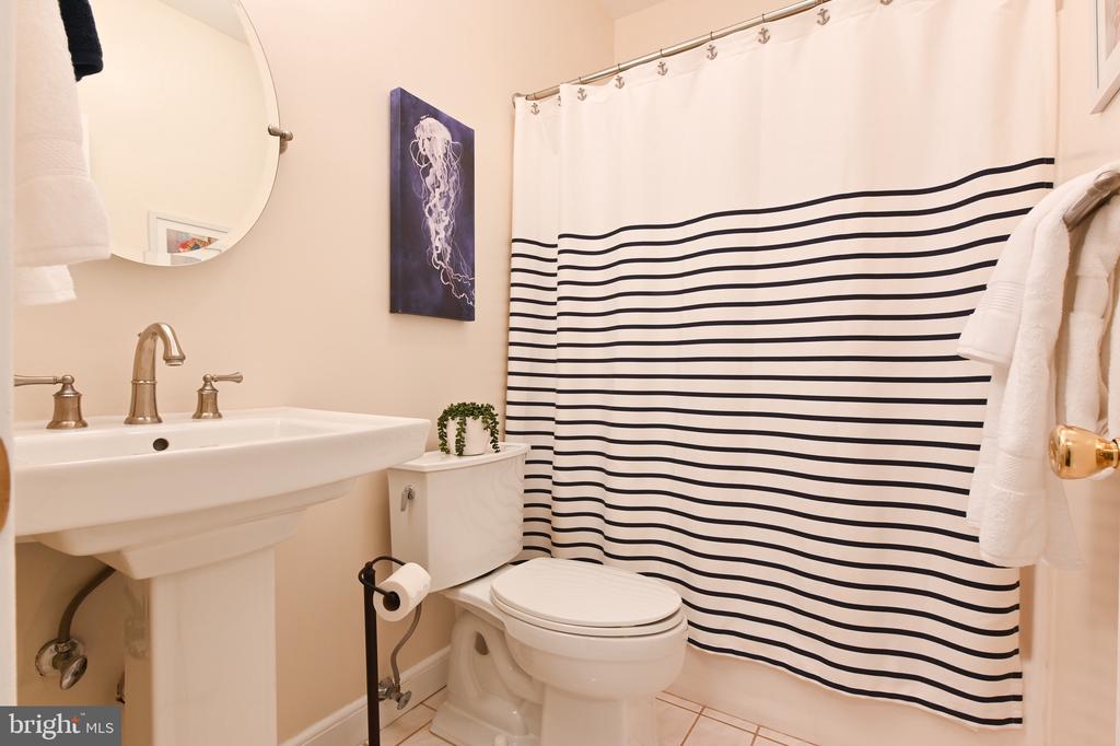 2012 QUAY VILLAGE COURT Unit: 202