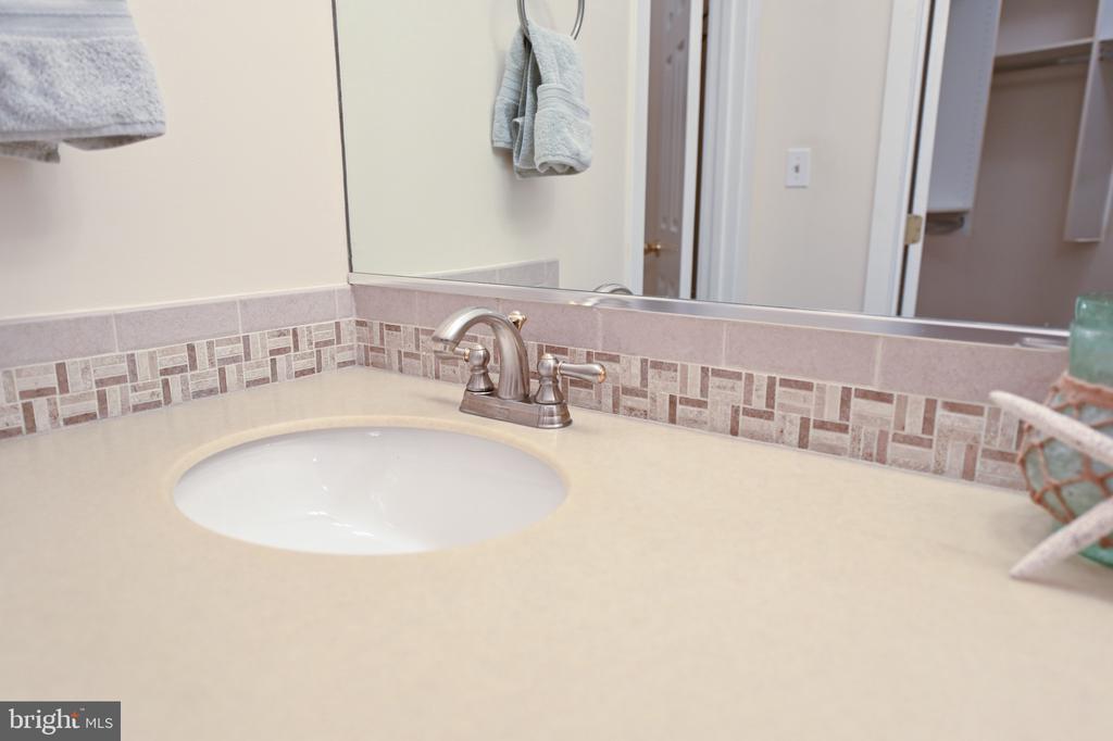 2012 QUAY VILLAGE COURT Unit: 202