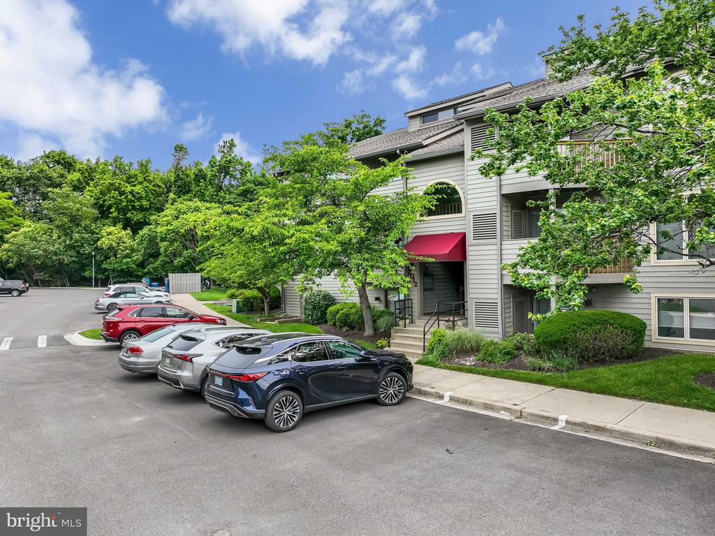 2012 QUAY VILLAGE COURT Unit: 202