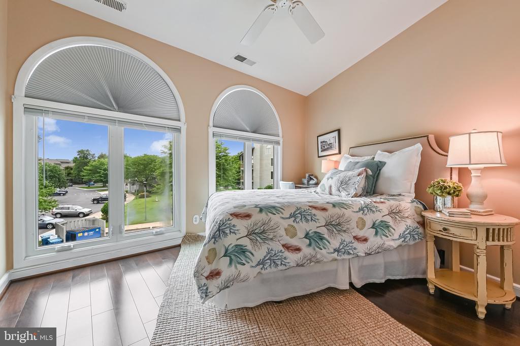 2012 QUAY VILLAGE COURT Unit: 202