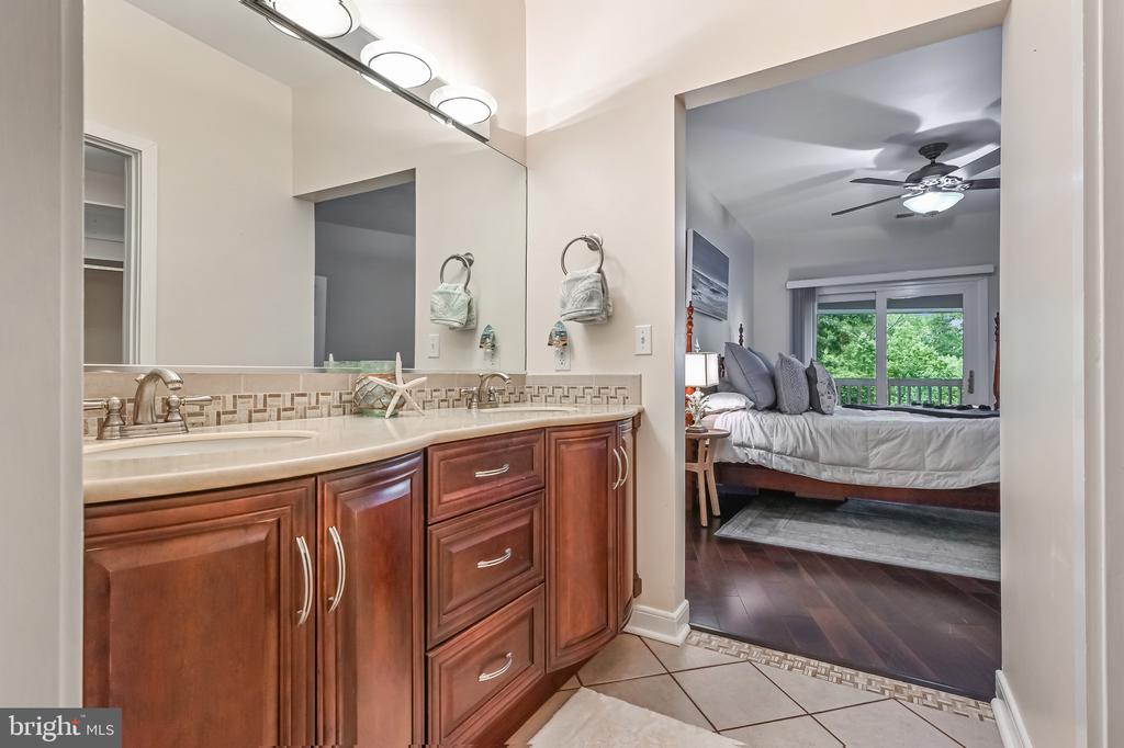 2012 QUAY VILLAGE COURT Unit: 202