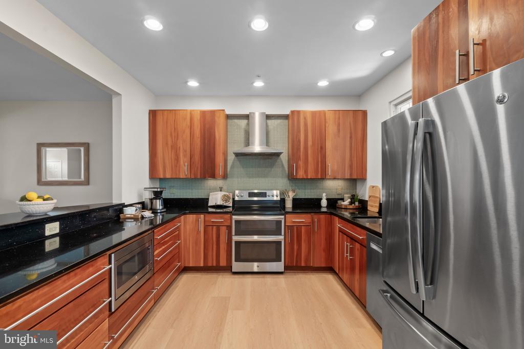 3727 WESTFIELD COURT