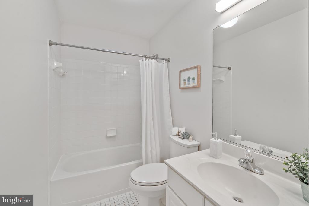 3727 WESTFIELD COURT