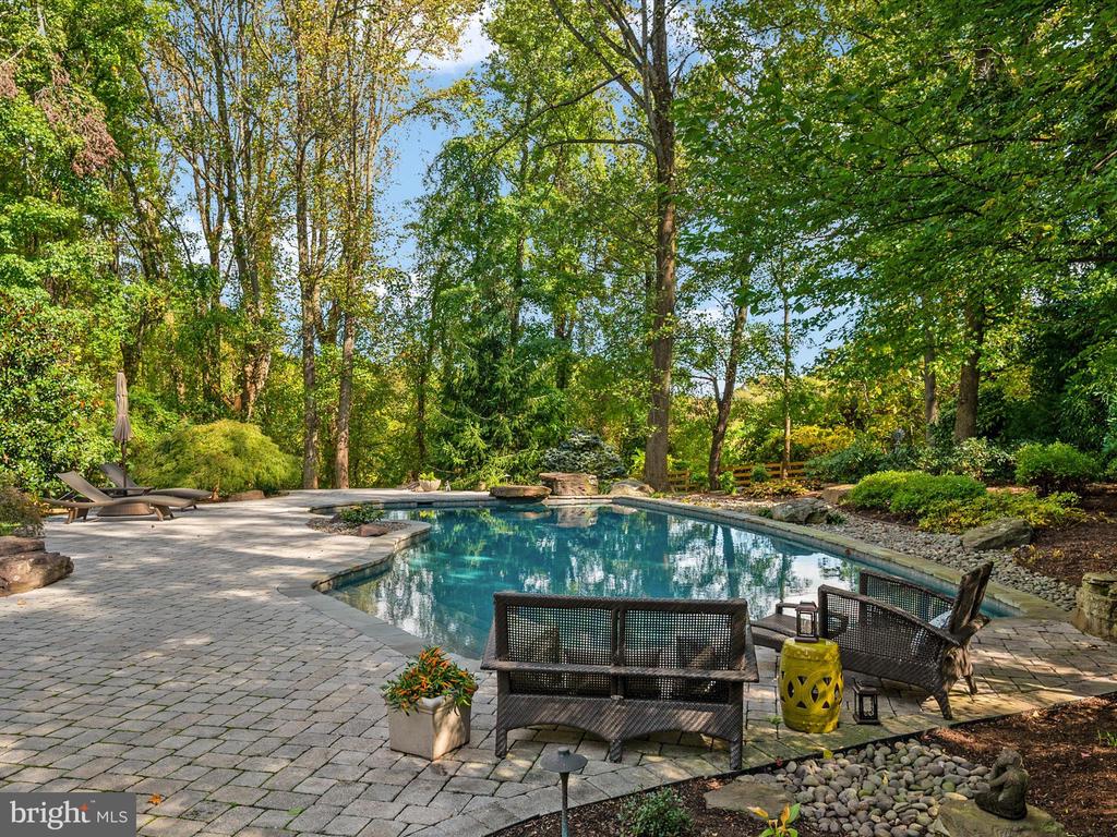 392 HARWOOD ROAD