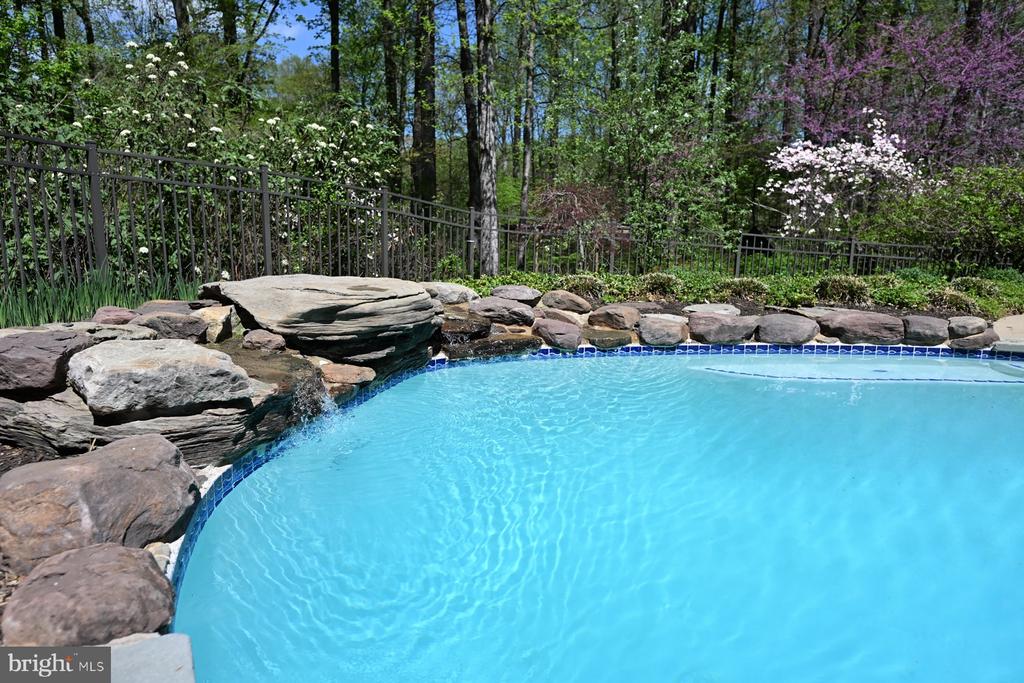 3509 MARTHAS VINEYARD WAY