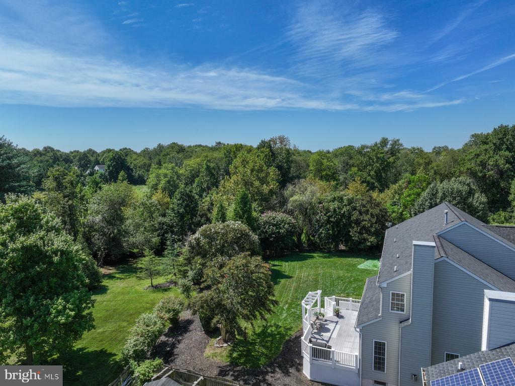 2407 LAWNDALE COURT