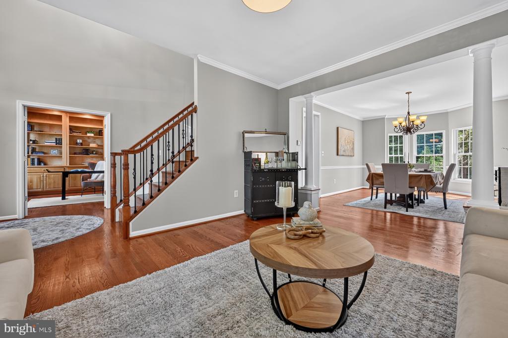 2407 LAWNDALE COURT