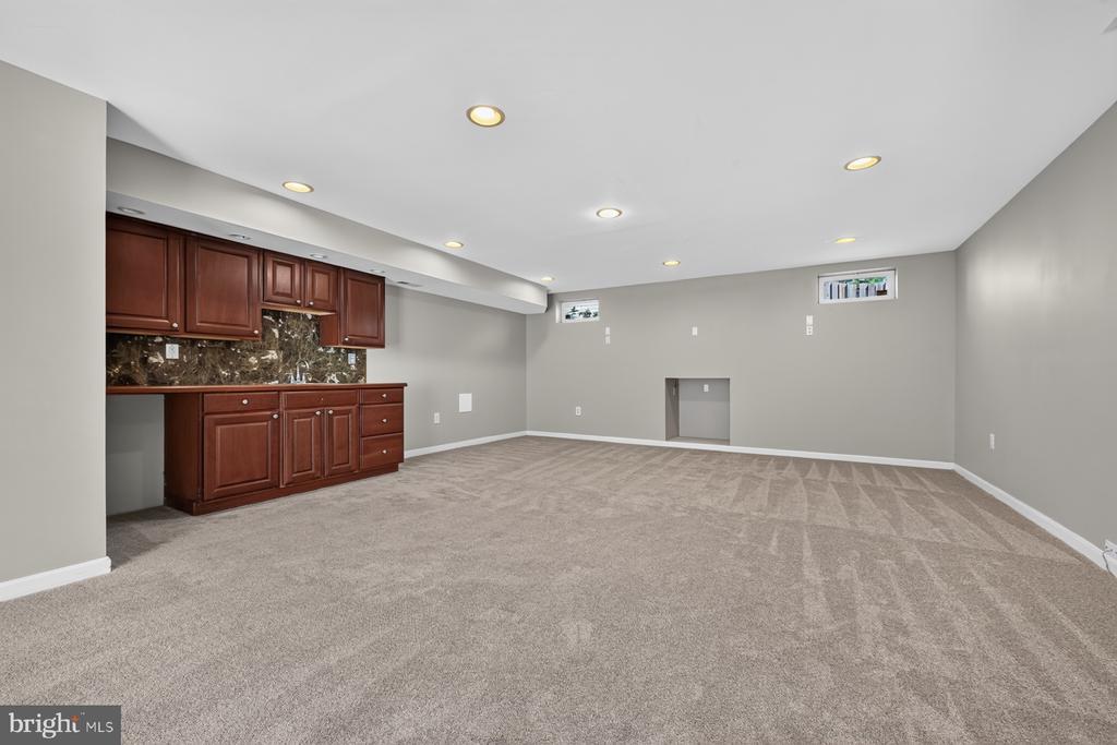 2407 LAWNDALE COURT