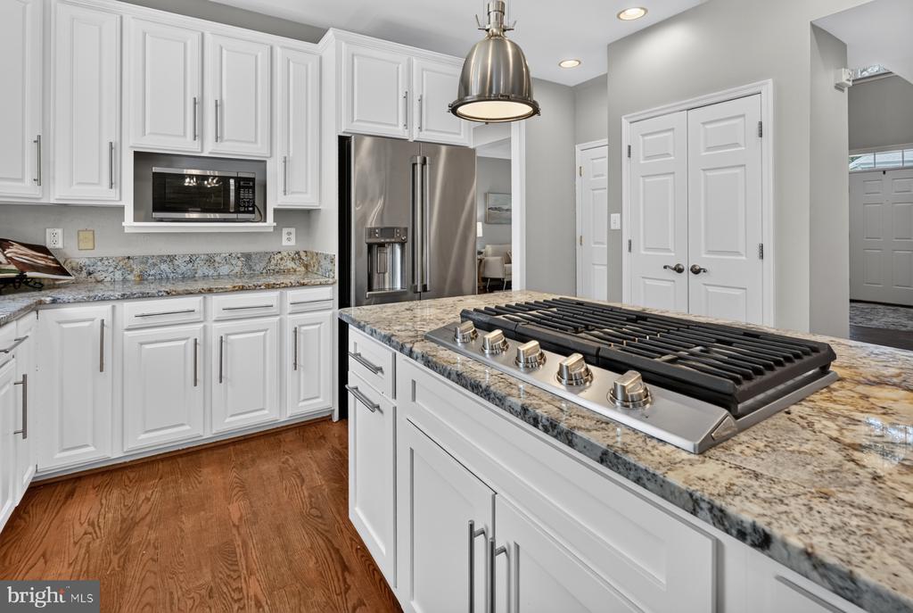 2407 LAWNDALE COURT