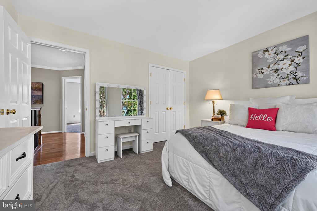 2407 LAWNDALE COURT